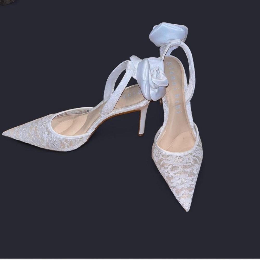 Gianni Bini White lace Heels